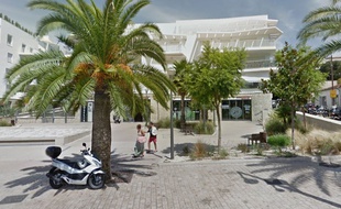 L'Intermarché devant lequel l'agression a eu lieu, à Cannes.
