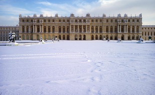 Le château de Versailles sous la neige en décembre 2009.