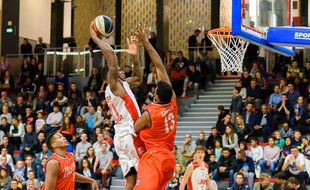 Dequan Jones au dunk lors de la victoire de Lille contre Le Havre, le 4 octobre 2016