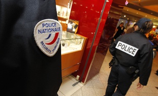 Trois hommes auraient poussé des mineurs à se prostituer dans des parking de centres commerciaux ou des hôtels (Illustration).