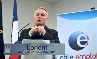 Le Premier ministre Jean-Marc Ayrault s'est dit vendredi convaincu de gagner la "bataille" du chômage lors d'une visite d'une agence de Pôle emploi à Lorient (Morbihan) au lendemain de l'annonce d'une nouvelle hausse du nombre des demandeurs d'emploi en novembre.
