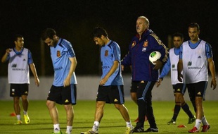 L'Espagne se lance contre l'Uruguay dimanche à Recife (19h00 GMT) dans la Coupe des Confédérations, le dernier trophée qui lui manque, toujours aussi confiante en son jeu mais pour la première fois depuis des lustres sans onze titulaire qui se détache.