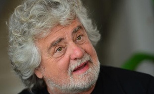 Le comédien et homme politique italien Beppe Grillo a estimé samedi que le gouvernement dirigé par Enrico Letta tomberait "très vite" car Silvio Berlusconi provoquera sa chute "à la première occasion".