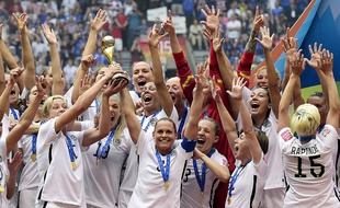 Les Américaines célèbrent leur victoire en finale du Mondial féminin, le 5 juillet 2015.