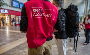 Un gilet rouge de la SNCF (image d'illustration).