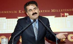 Un député turc enlevé dimanche par des rebelles kurdes dans le sud-est de la Turquie, a été libéré mardi, a annoncé la chaîne de télévision privée NTV, citant le gouverneur local.