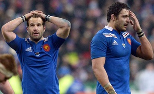 Frédéric Michalak (à gauche) et Damien Chouly, lors de la défaite des Français contre le pays de Galles, le 9 février 2013, à Saint-Denis.