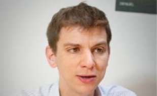 Maxime Brunerie, l'homme qui a tenté d'assassiner Jacques Chirac, lors de la présentation de son livre début mai 2011 à Paris.