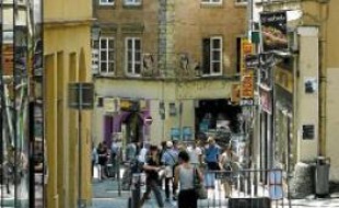 La plupart des boutiques ouvriront rue Romarin (ci-contre).