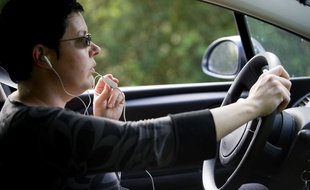 Usage du kit main libres au volant (Illustration)