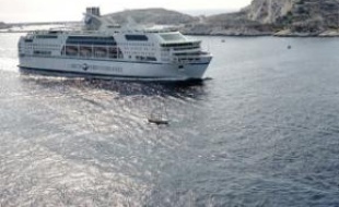 Le trafic maritime sera interrompu mardi.