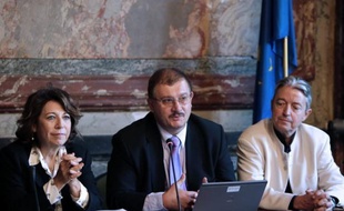 L'organisme de recherche sur les OGM dont le professeur Gilles-Eric Séralini est un membre-clé, le Criigen, a publié vendredi dans un communiqué une liste d'environ 190 noms de "scientifiques internationaux" de "33 pays" qui "apportent leur soutien" à l'étude controversée du chercheur.