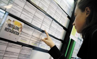 Des offres de jobs saisonniers sont consultables toute l'année au Centre régional information jeunesse (Crij) de Nice.