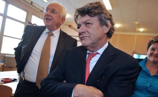 Jean-Louis Borloo a exprimé sa crainte d'une "récession" en commentant jeudi les premières mesures du gouvernement dont la fin des aides aux heures supplémentaires.