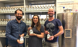 Arnaud Henry, Chloé Henry et Nicolas Kretz, trois des quatre fondateurs de la "Distillerie de Strasbourg.