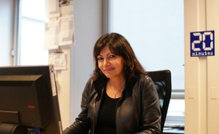 Anne Hidalgo première adjointe à la mairie de Paris répond aux questions des internautes le 6 décembre 2010 lors d'un chat à la rédaction