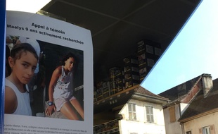Le 29 août 2017, à Pont-de-Beauvoisin, en Isère. Des appels à témoins pour retrouver Maëlys, 9 ans, ont été placardés dans de nombreux commerces de la commune.