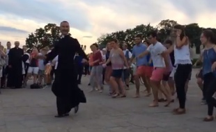 Le père Franck legros est un danseur en soutane.