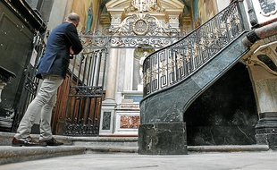 La restauration de la chapelle de la Vierge et de la chaire est terminée.