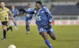 Le Racing de Simon Zenke veut enchaîner un huitième match sans défaite en 2010.