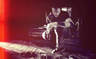 Piers Faccini a composé l'album «Between Dogs and Wolves».