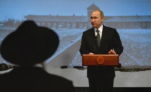 Le président russe Vladimir Poutine lors d'une cérémonie à Moscou au musée du Judaïsme pour le 70e anniversaire de la libération du camp d'Auschwitz, le 27 janvier 2015
