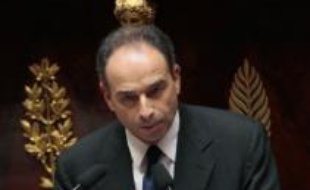 "L'abstention, c'est pour moi la négation même de l'engagement politique", a déclaré M. Copé, qui avait plaidé pour un vote à l'unanimité la veille à l'Elysée devant le chef de l'Etat et les présidents des groupes parlementaires, dont Jean-Marc Ayrault (PS).