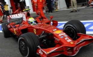 Le Brésilien Felipe Massa (Ferrari) a dominé la première séance d'essais libres du Grand Prix de France, huitième épreuve de la saison 2008 de Formule 1, vendredi sur le circuit de Nevers Magny-Cours, à Magny-Cours.