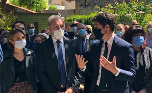 Charlotte Boudard-Pierron, numéro 2 de la liste, le maire de Toulouse, Jean-Luc Moudenc, et Aurélien Pradié, tête de liste LR aux régionales.