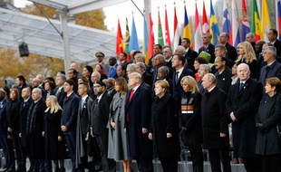 Près de 72 chefs d'Etats et délégations étaient présents lors de la cérémonie de commémoration du centenaire de l'Armistice de la Première Guerre mondiale, le 11 novembre 2018, à l'Arc de Triomphe à Paris.
