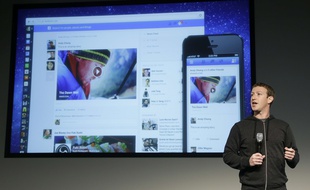Le patron de Facebook, Mark Zuckerberg, présente une refonte du News Feed, en 2013.