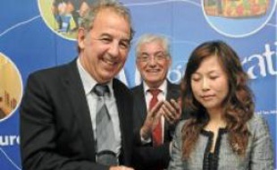 Yvon Pellet (à g.), Gilbert Pastor et Seegree Daï .