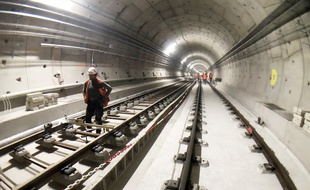 Le tunnel (ici, début septembre) aurait fait exploser le budget, selon la gauche