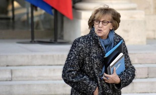 L'Assemblée nationale a adopté définitivement jeudi après-midi, après le Sénat le matin, le projet de loi sur la décentralisation qui crée une douzaine de métropoles, dont celle du grand Paris.