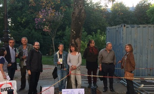 Les militants ont tenté d'établir un dialogue avec la mairie pour limiter l'abattage mais il est aujourd'hui rompu.