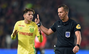 L'arbitre Johan Hamel semble avoir pris la bonne décision.