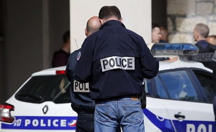 Des policiers. (Illustration)