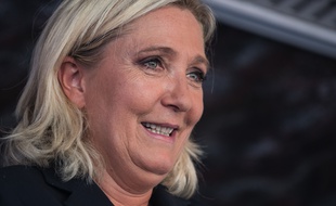 La présidente du FN Marine Le Pen confie au Parisien ses critiques sur la politique migratoire et la nomination de Myriam El Khomri.