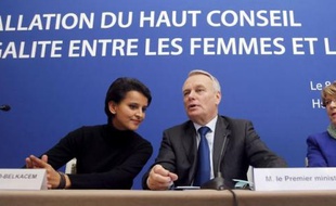 La ministre des Droits des femmes, Najat Vallaud-Belkacem, a indiqué mardi que le gouvernement souhaitait "repenser en profondeur" les mécanismes censés favoriser la parité hommes-femmes à l'Assemblée nationale.