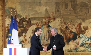 Le Vatican a levé l'immunité diplomatique de son représentant français, Luigi Ventura, accusé d'agressions sexuelles.