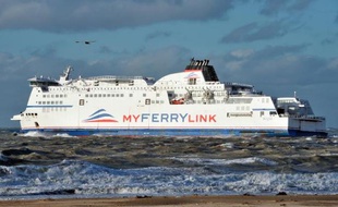 Un navire de la compagnie MyFerryLink quitte Calais, le 4 novembre 2012