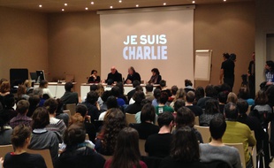 Strasbourg, le 9 janvier 2015. - 200 étudiants et professeurs de la Haute école des Arts du Rhin de Strasbourg se sont réunis pour lancer des projets en réaction à l'attentat contre la rédaction de «Charlie Hebdo».