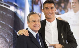 Florentino Perez et Cristiano Ronaldo à l'occasion de la signature du nouveau contrat du Portugais, le 7 novembre 2016.