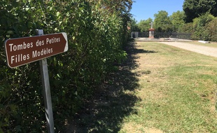 Le sentier qui mène au cimetière de Verfeil où sont enterrées, les vraies petites filles modèles.