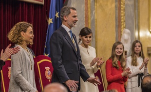 Faut-il forcément applaudir le roi ? La question divise l'Espagne