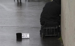 Une personne sans-abri à Paris