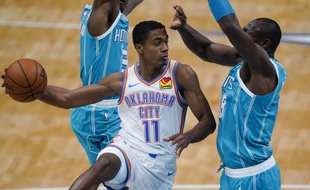 Théo Maledon (à gauche), ici le 26 décembre face à Charlotte, tourne depuis le début de la saison à 7 points par match en moyenne en NBA.