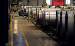 Le moral des industriels a continué de s'améliorer en juin par rapport à mai, plus lentement néanmoins que le mois dernier, avec un léger sursaut des perspectives de production personnelles et générales, a annoncé mardi l'Insee dans un communiqué.