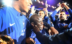 N'Golo Kanté avec ses partenaires de l'équipe de France lors de la fête organisée au Stade de France pour la victoire en Coupe du monde, le 10 septembre 2018.