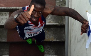 Convaincu de dopage dans le passé, le sprinteur britannique Dwain Chambers a assuré croire vendredi que sa participation aux jeux Olympiques cet été devrait servir d'avertissement à toute personne tentée de se doper.